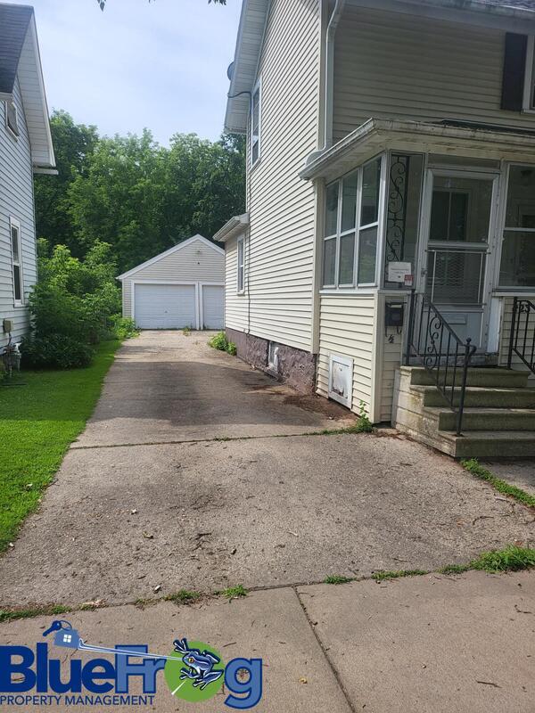 Foto del edificio - 823 1/2 West Lorain Street (upper)