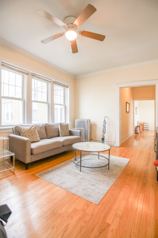 Photo - 2451 W Gunnison St Apartment
