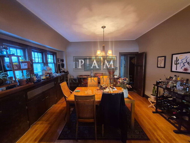 Foto del edificio - 4035 N Stowell Ave