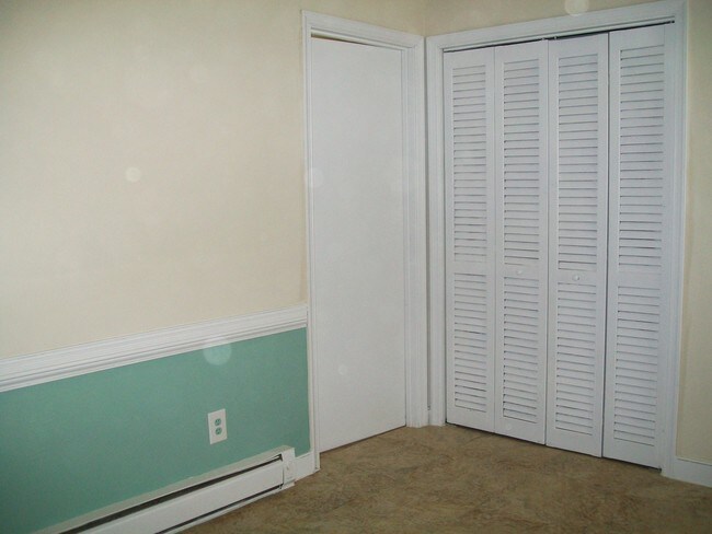 Building Photo - 207 N Fern Ave