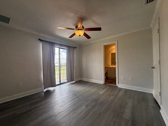 Foto del edificio - Spacious 2 bedroom 2.5 bathroom condo