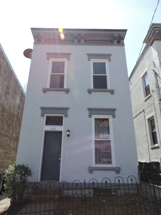 Building Photo - SPRING LEASING SPECIAL 1/2 OFF 1ST MONTHS ...