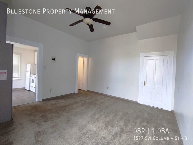 Building Photo - Charming Studio in Prime Goose Hollow Loca...