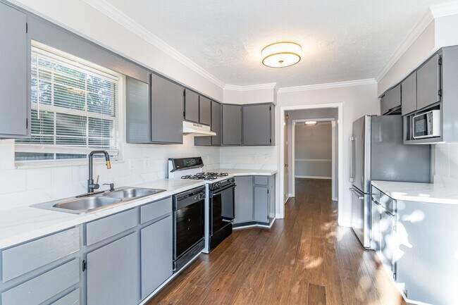 Foto del edificio - Beautifully maintained and move-in ready 3BR/2.5BA