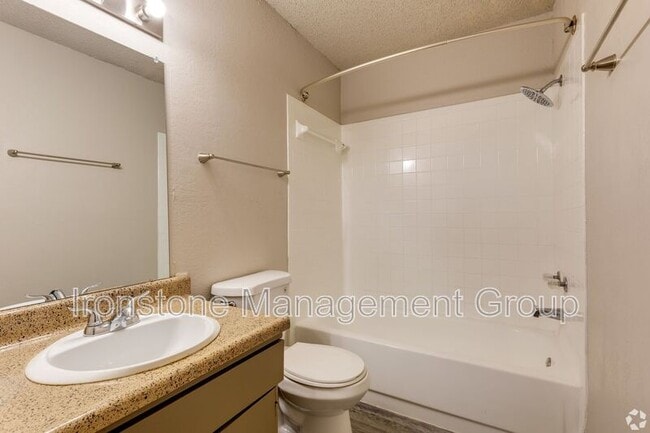 Building Photo - 4649 S Darlington Ave