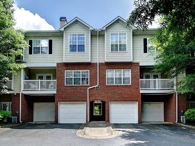 Foto del edificio - 708 Spring Heights Ln