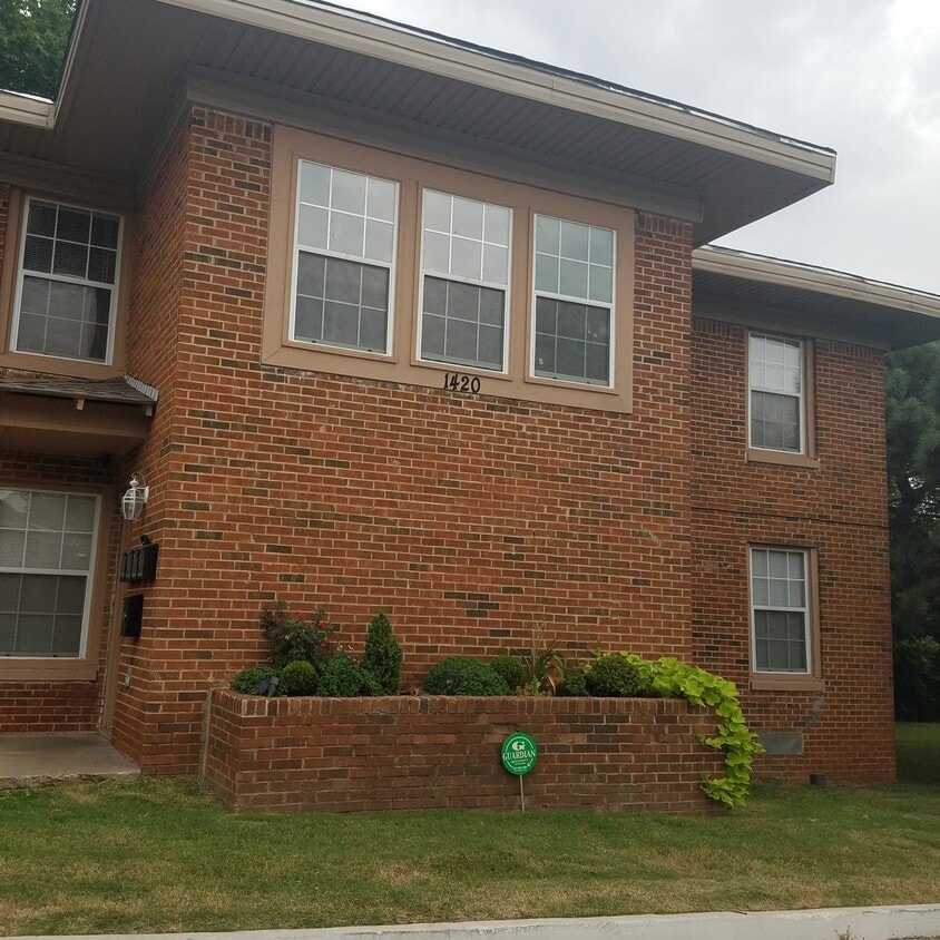 Photo - 1404 NE 9th St (Oklahoma City, OK)