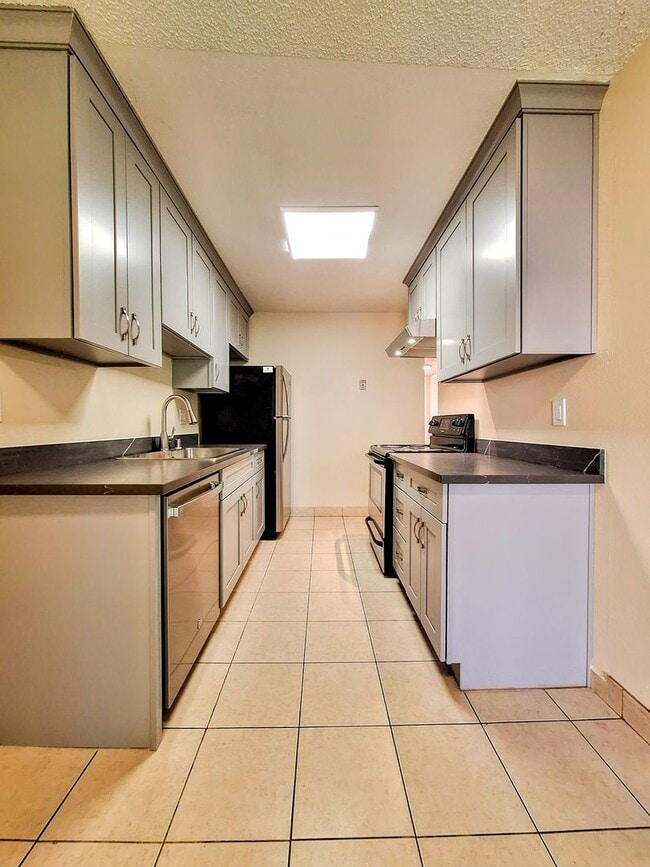 Building Photo - Beautifully Remodeled Second Floor Condo A...