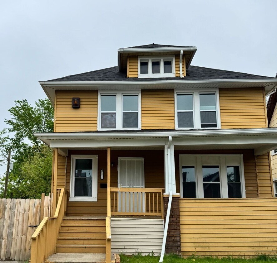 Foto principal - 2651 Vicksburg St