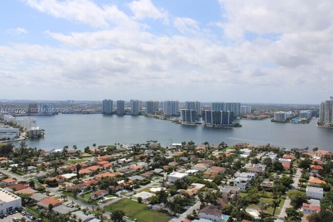 Foto del edificio - 18975 Collins Ave
