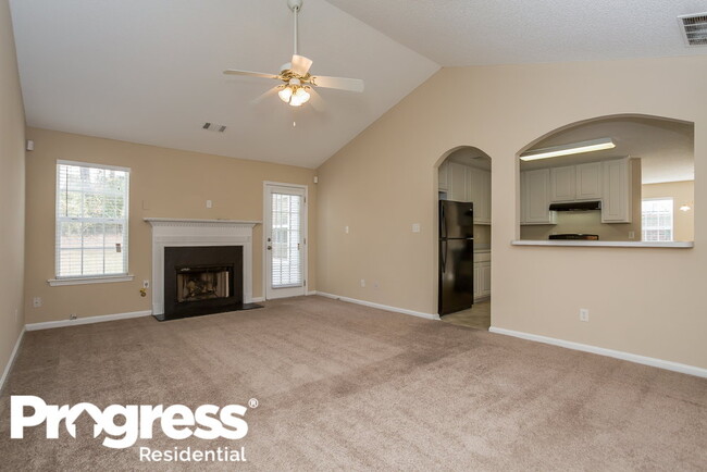 Building Photo - 348 The Gables Dr