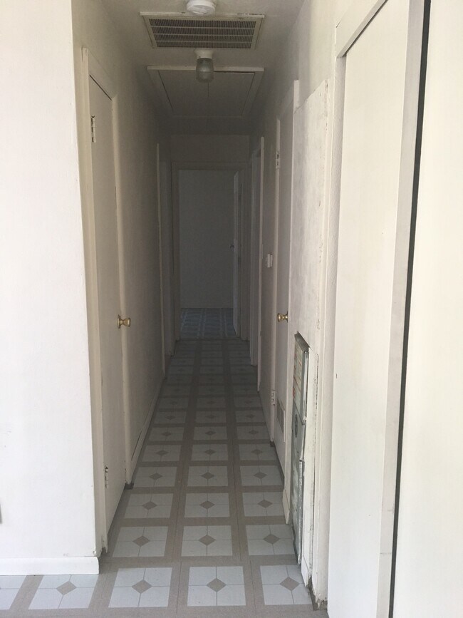 Foto del edificio - 8 Hedge Ct