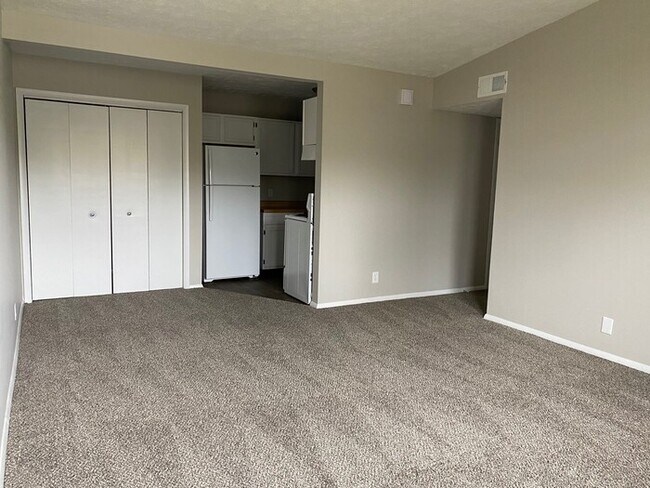 Building Photo - 1323 Ardee Ave