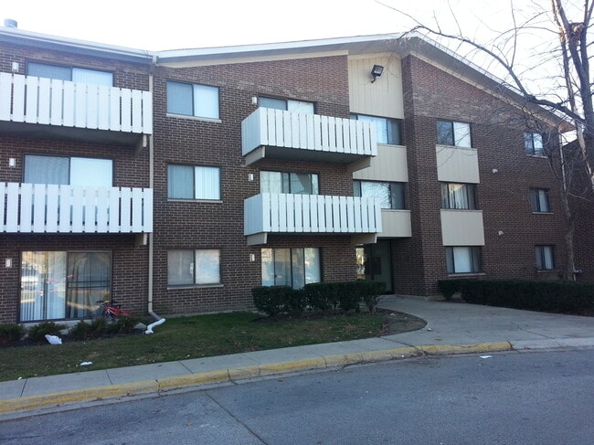 Building Photo - 3000 Bayside Dr