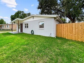 Building Photo - 2404 N Ramona Cir