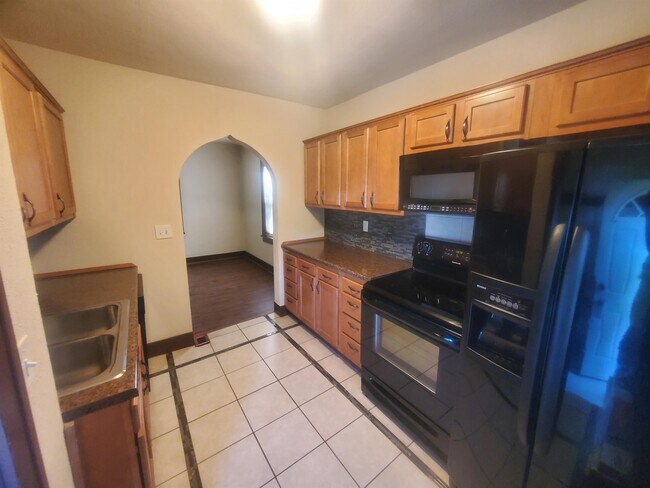 Foto del edificio - 1508 N Mable Ave