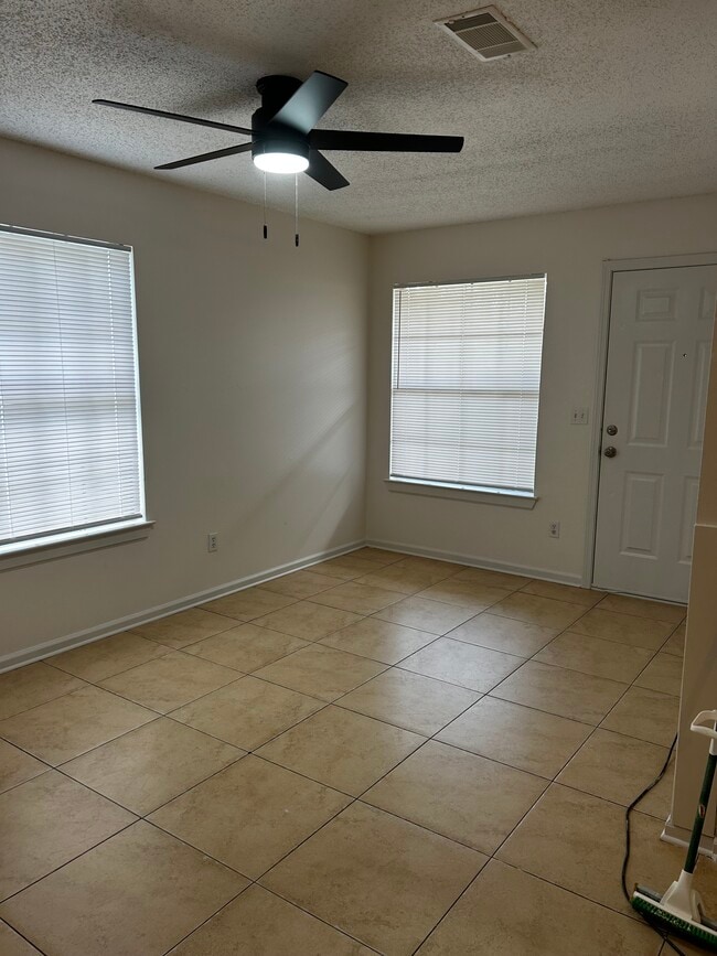 Building Photo - 407B Mildred St