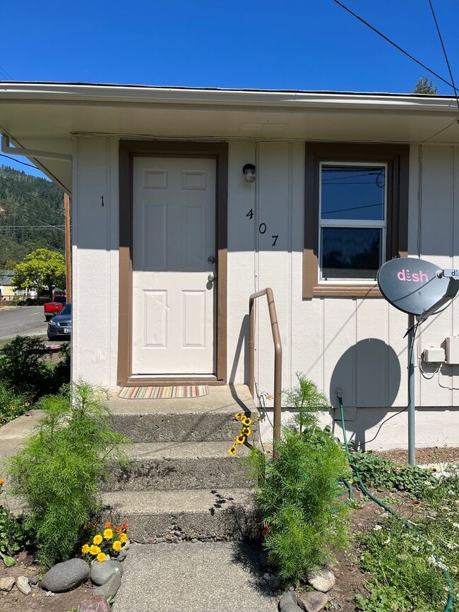 Building Photo - 407 NE Waite St Building Photo - 407 NE Waite St