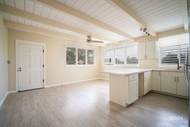 Building Photo - 1 Bedroom 1 Bathroom Upgraded unit in Mano...