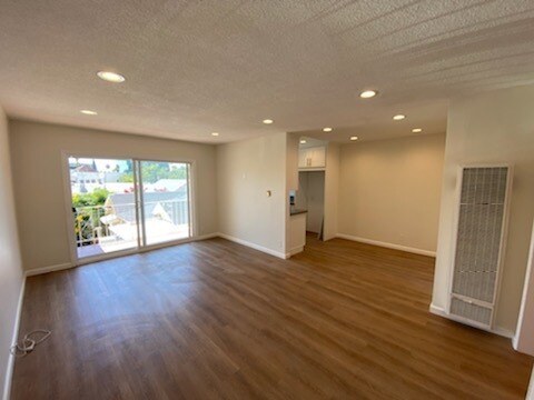 Building Photo - 1548 N Alexandria Ave