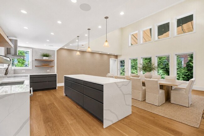 Foto del edificio - 59 Fresh Pond Ln