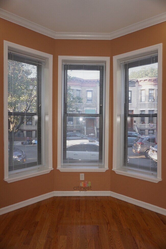 Foto del edificio - 560 74th St