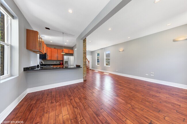 Foto del edificio - 2035 N Winchester Ave