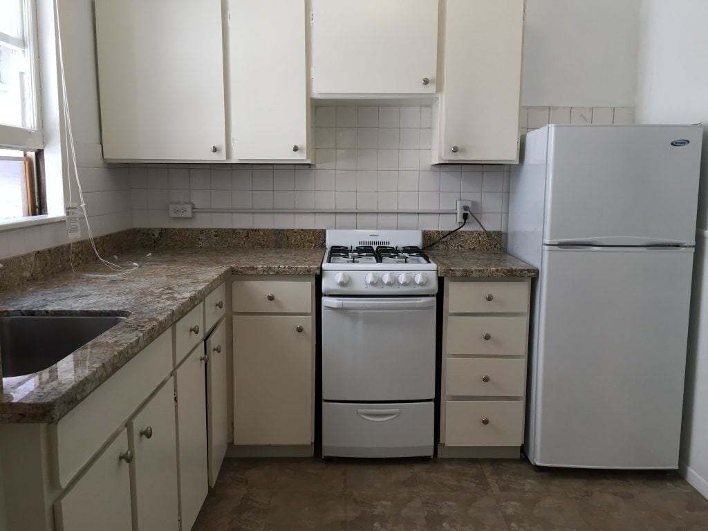 Building Photo - Studio with Hardwood Floors