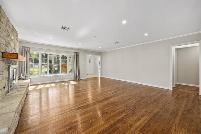 Foto del edificio - 2500 Winsted Ln