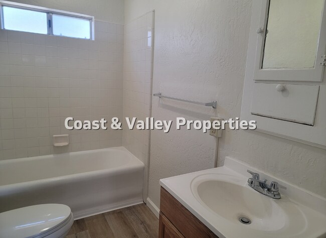 Foto del edificio - 226-228 Lang Street, Salinas, CA 93901