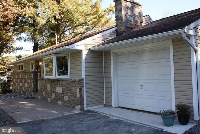 Building Photo - 700 Bridgetown Pike