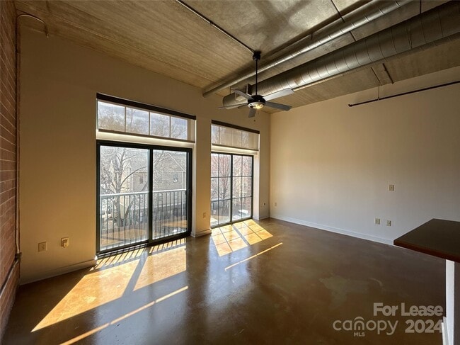 Building Photo - 626 N Graham St