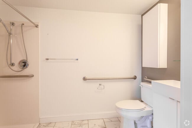 Bathroom - 1BR/1BA - 403 - Cambridge Oxford