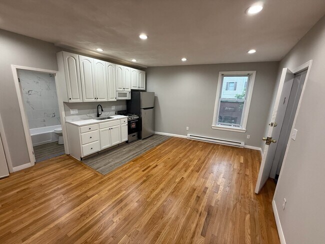 Building Photo - 83 Haven St