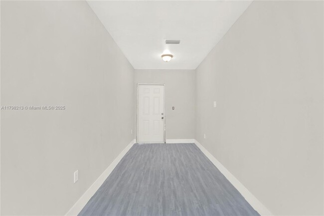 Foto del edificio - 10410 NW 28th Ave