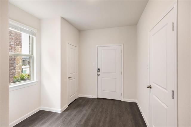 Building Photo - 3920 Oak Crk Cir
