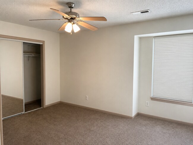 Foto del edificio - Beautiful 2 Bedroom 2.5 Bathroom Townhome!