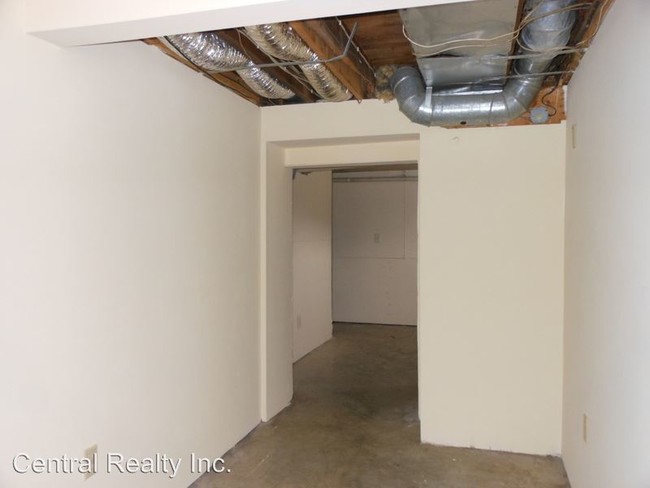 Foto del edificio - 4 br, 1.5 bath House - 24 Derry Road