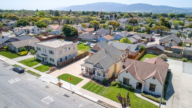 Building Photo - 34 Maple St