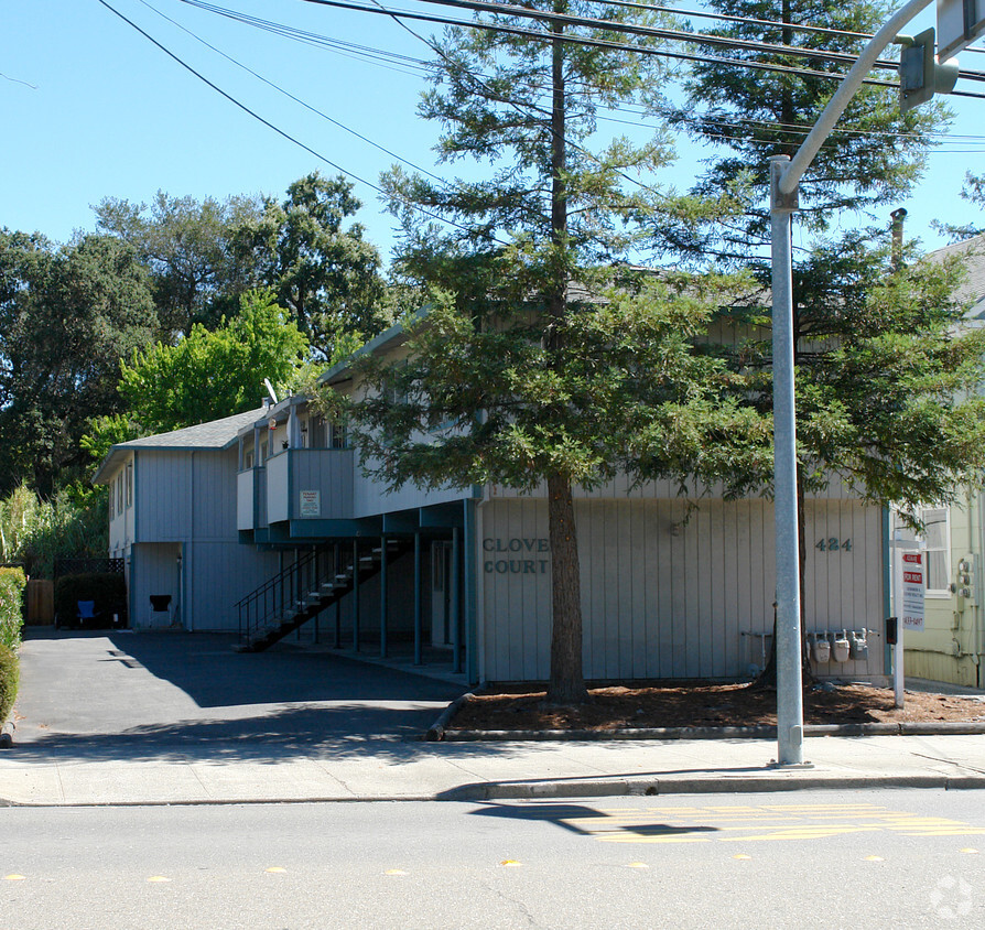 Primary Photo - Clover Court