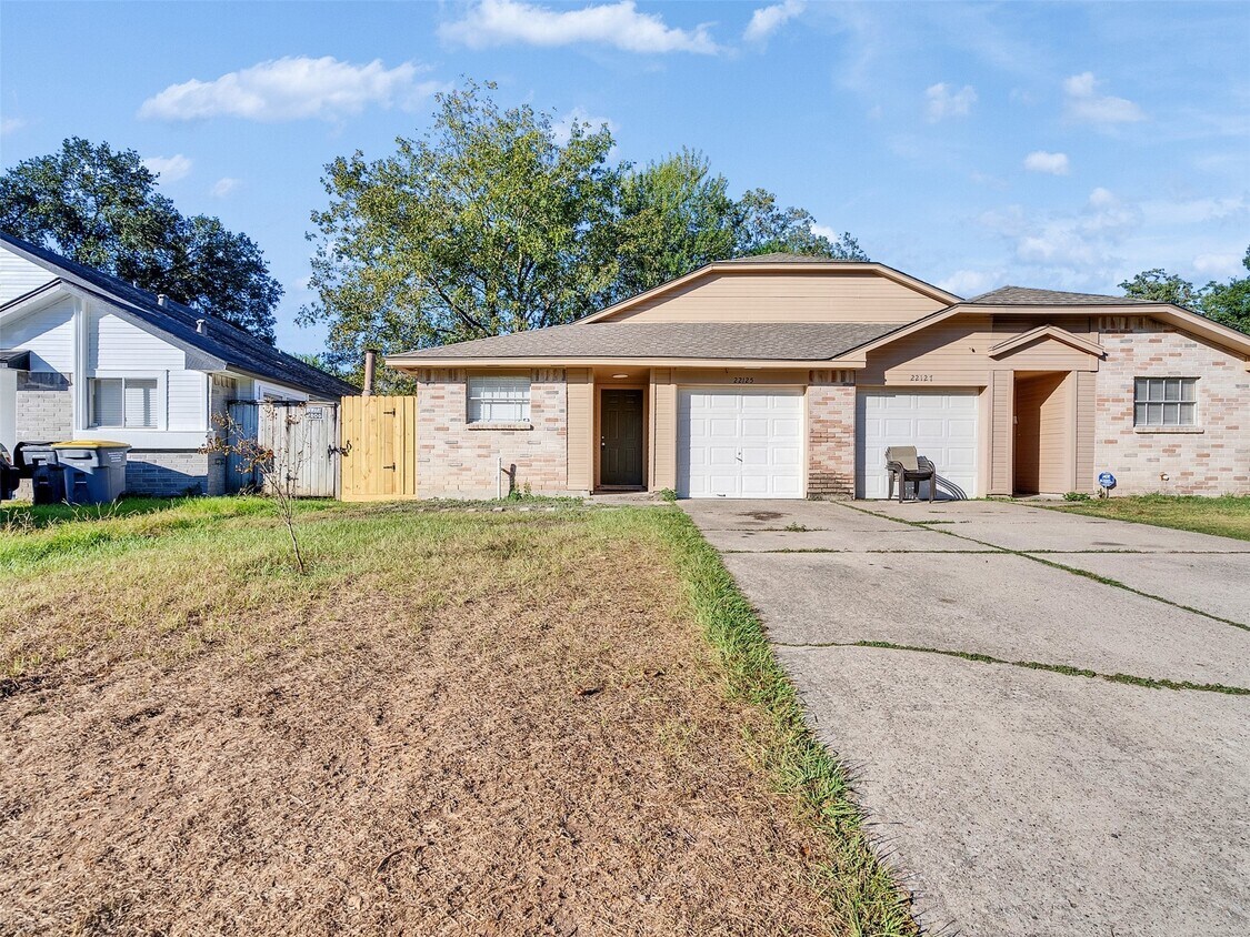 Foto principal - 22125 Diane Dr