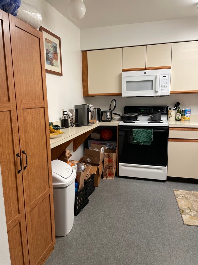 Building Photo - 120 Oak Ave