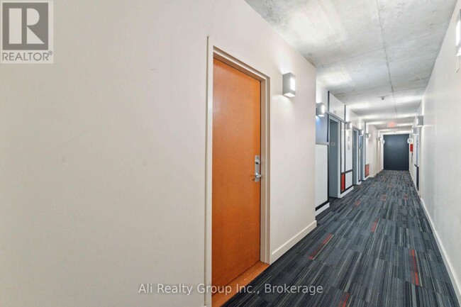 Building Photo - 324 Laurier Ave W