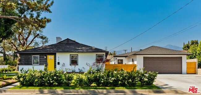 Building Photo - 6704 N Muscatel Ave
