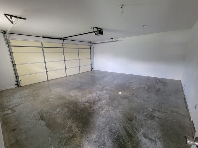 Building Photo - emi1075