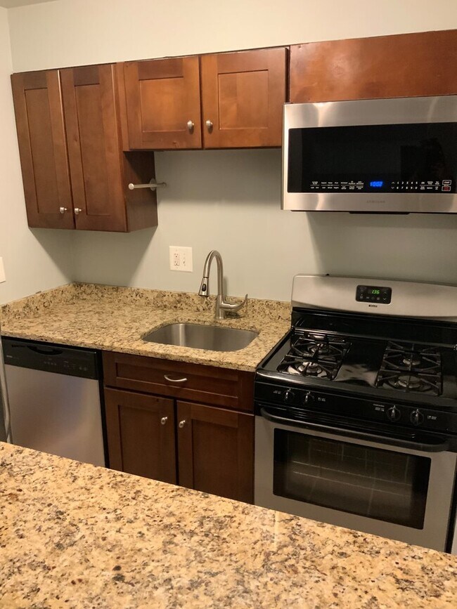 Building Photo - Beautiful 1st floor 1BR/1BA Condo in Oxon ...