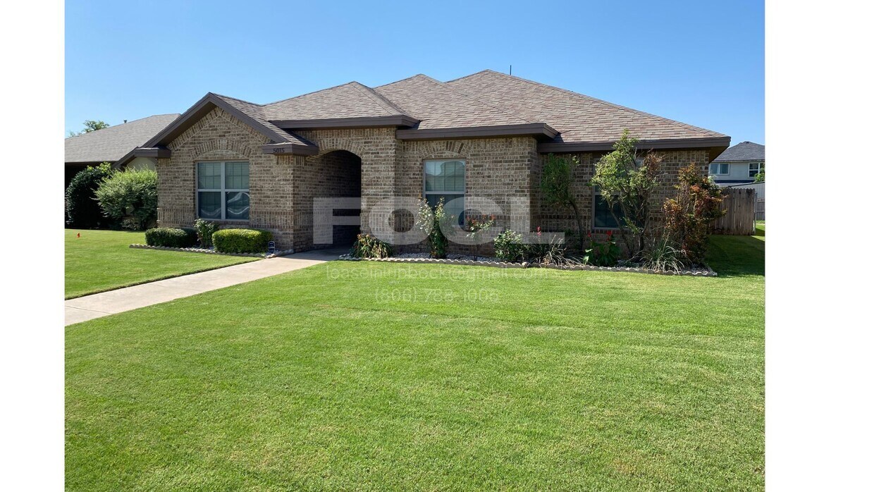 Primary Photo - Large 3/2/2 North Lubbock