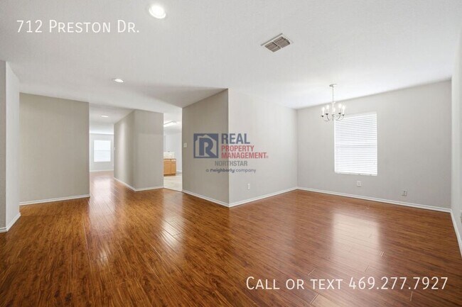 Foto del edificio - 712 Preston Dr