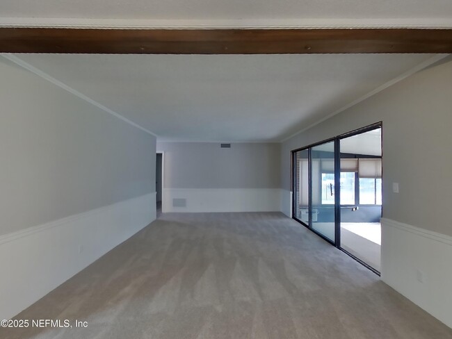 Foto del edificio - 8588 Lamanto Ave N