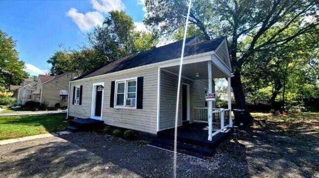 Building Photo - 1705 Doran Ln